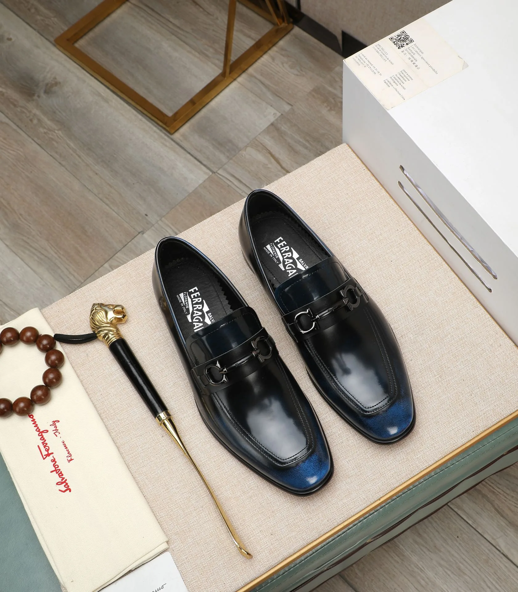 Men's shoes 💰540📛📛(water-dyed cowhide) Salvatore Ferragamo high-end (Salvatore Ferragamo) is the world's top luxury footwear brand. It comes from the fashion kingdom of Italy and is famous all over the world for its traditional handmade design and novel styles...🚶🏻🚶🏻New suit shoes are available simultaneously at the counter. This model is purely handmade. The fabric is imported from Italy's original first-layer cowhide. Soft water-dyed cowhide lining. Original authentic outsole🌀🌀Size: 38➖44 (45 customized)